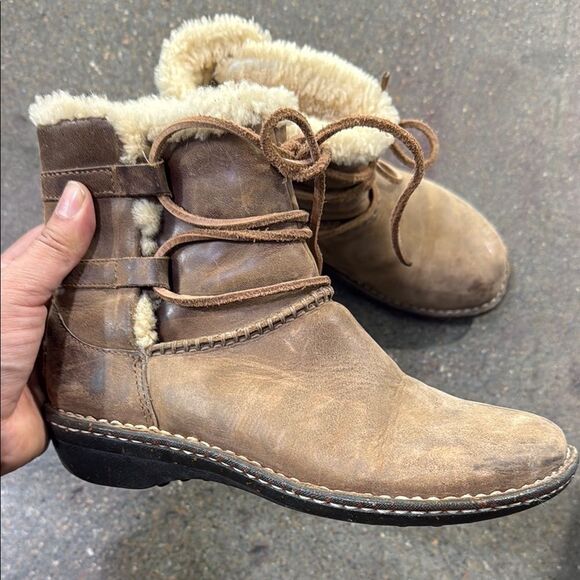 UGG Women's Boots - Picture 6 of 7